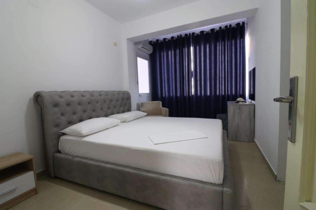 Hotel Kristal Vlorë Exterior foto